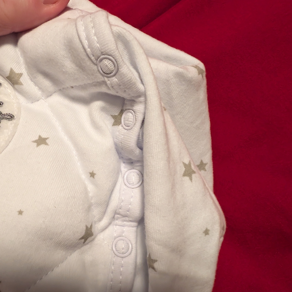 White Star-Patterned Swaddle - Picture 6 of 10